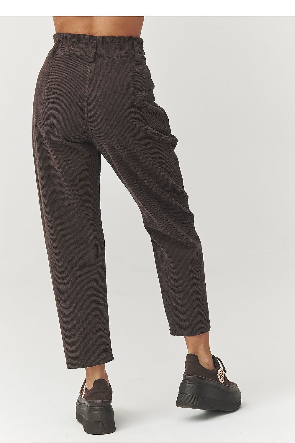  Pantalon femme model 223243 Makadamia 