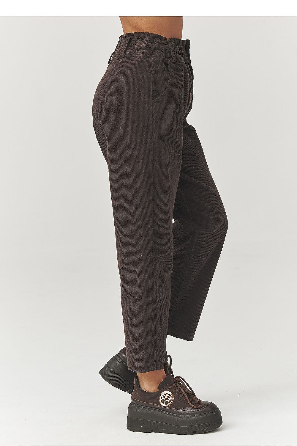  Pantalon femme model 223243 Makadamia 